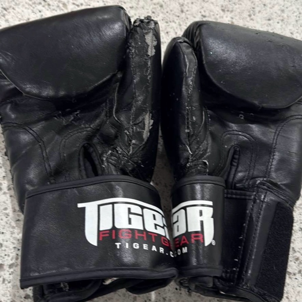 Tigear Black Boxing Gloves